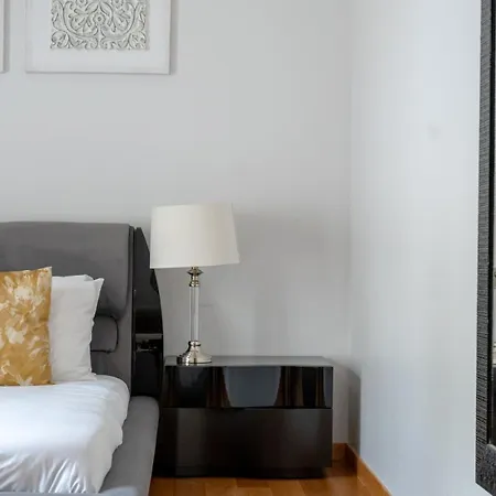 Deluxe Living By Lovelystay