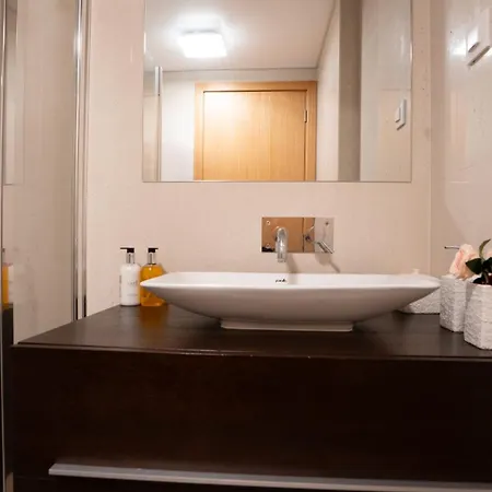 Deluxe Living By Lovelystay *