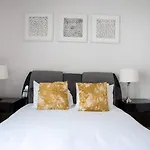 Deluxe Living By Lovelystay アパート *