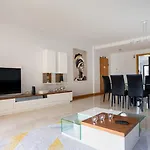 Deluxe Living By Lovelystay フンシャル