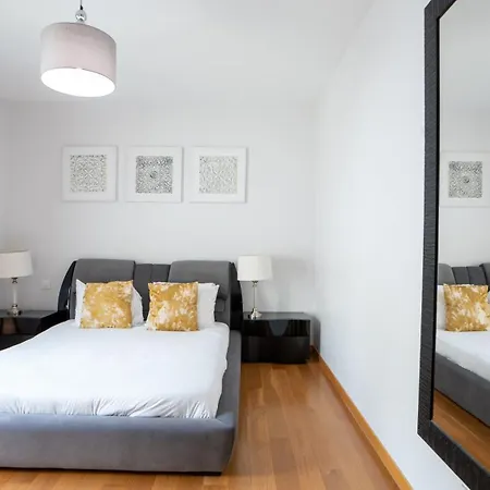 Deluxe Living By Lovelystay *