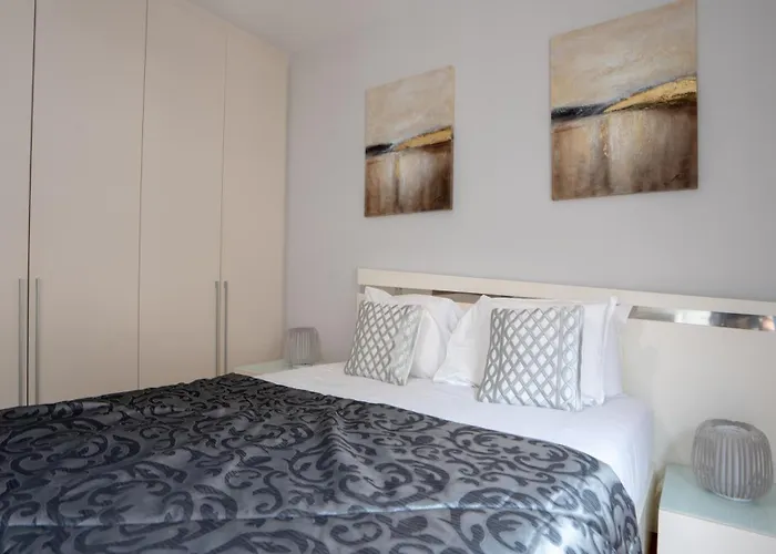 Deluxe Living By Lovelystay Apartament